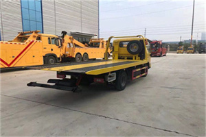 鹰手营子矿区非事故拖车