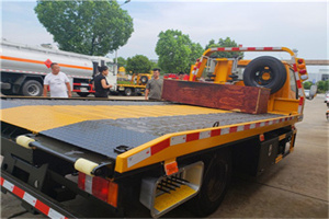 鹰手营子矿区附近拖车电话号码服务